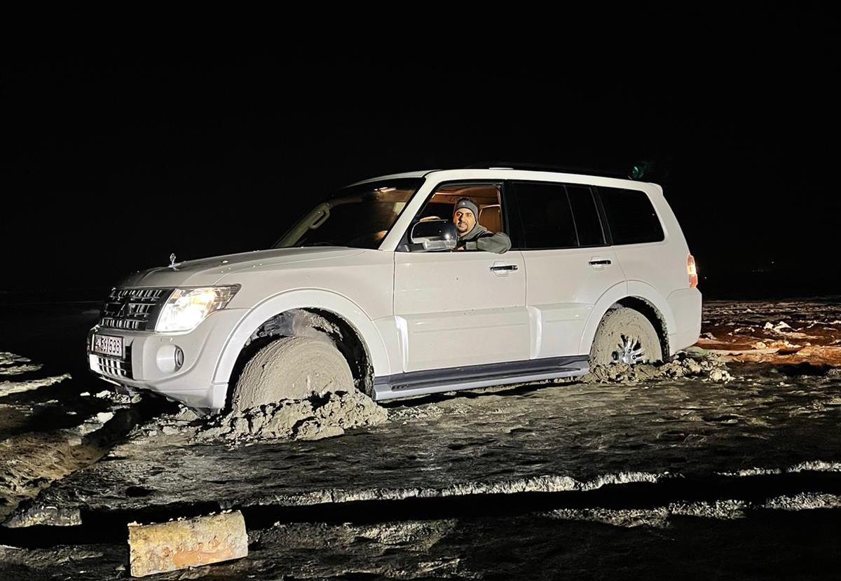 Aoun Qatar team pulls out two cars stuck in Zakrit